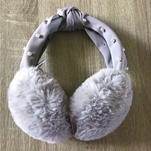 NWOT … Knotted Pearl Studded Headband Earmuffs